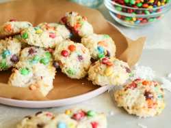polka dot macaroons